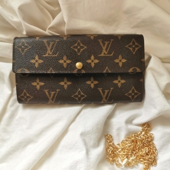 Louis Vuitton Handbags - Louis Vuitton Classic Monogram Canvas wallet cardholders